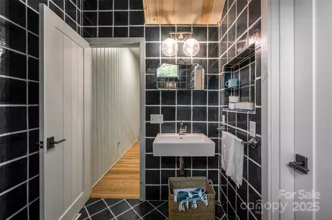 Bath - 147 Dye Leaf Rd, Fairview, NC 28730 photo 1 of 5