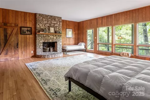 Bedroom - 147 Dye Leaf Rd, Fairview, NC 28730 photo 4 of 6