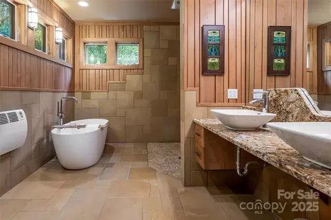 Bath - 147 Dye Leaf Rd, Fairview, NC 28730 photo 3 of 5