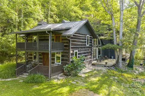 147 Dye Leaf Rd, Fairview, NC 28730