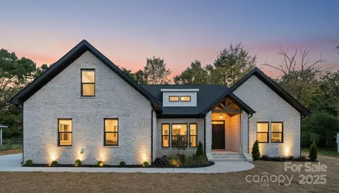 215 Picketts Cir, Indian Trail, NC 28079