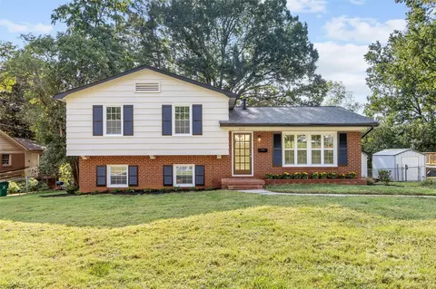 6717 Woodstock Dr, Charlotte, NC 28210