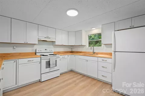 67 Quartz Ln, Balsam, NC 28707