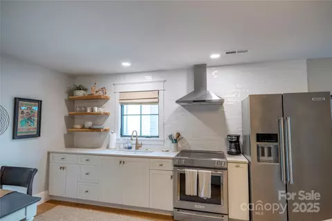 Kitchen - 18353 John Connor Rd, Cornelius, NC 28031 photo 6 of 6