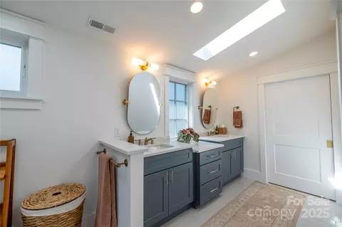 Bath - 18353 John Connor Rd, Cornelius, NC 28031 photo 2 of 6