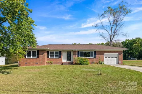 223 W Hammond St, Heath Springs, SC 29058