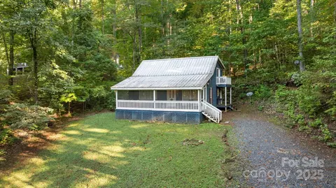 183 Red Bird Dr, Hayesville, NC 28904
