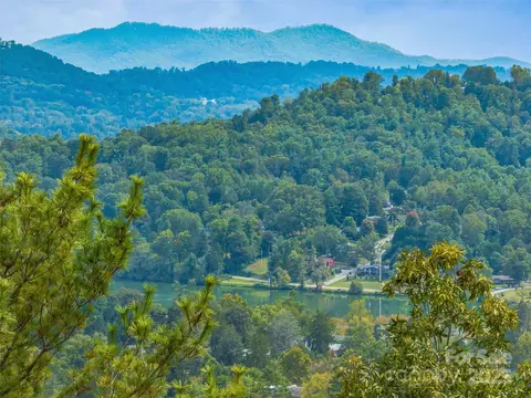 147 Senator Reynolds Rd, Asheville, NC 28804