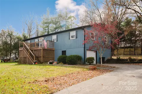 20 Ridgeway Dr, Flat Rock, NC 28731