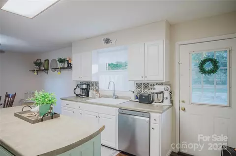 Kitchen - 20 Ridgeway Dr, Flat Rock, NC 28731 photo 3 of 5