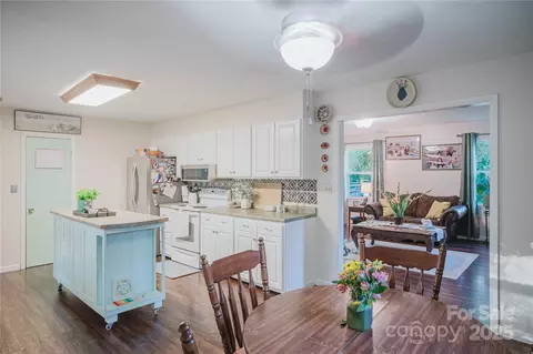 Kitchen - 20 Ridgeway Dr, Flat Rock, NC 28731 photo 5 of 5
