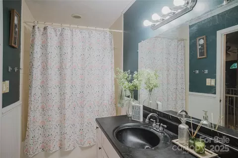 Bath - 20 Ridgeway Dr, Flat Rock, NC 28731 photo 1 of 3