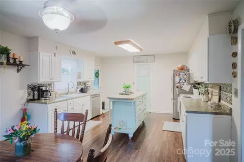 Kitchen - 20 Ridgeway Dr, Flat Rock, NC 28731 photo 1 of 5