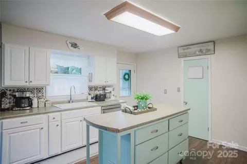 Kitchen - 20 Ridgeway Dr, Flat Rock, NC 28731 photo 2 of 5