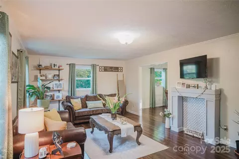 Living - 20 Ridgeway Dr, Flat Rock, NC 28731 photo 1 of 4