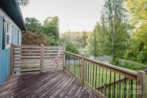 Exterior - 20 Ridgeway Dr, Flat Rock, NC 28731 photo 4 of 6