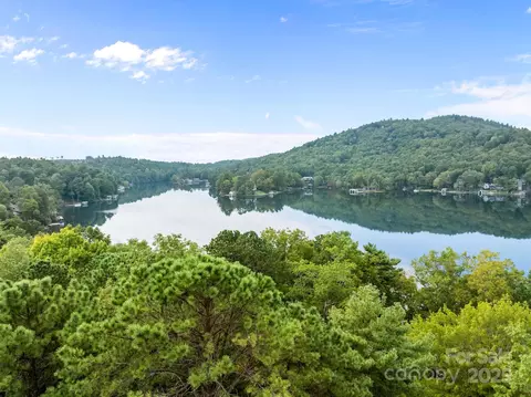 000 E Shore Dr, Lake Toxaway, NC 28747