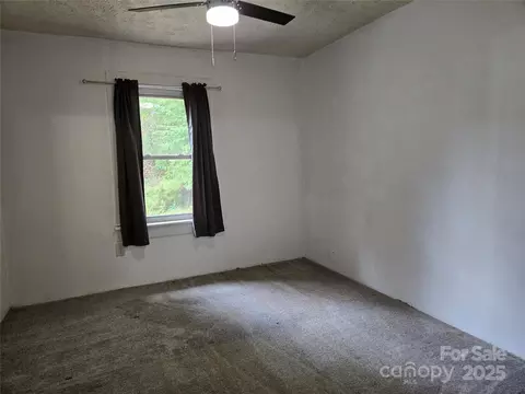 Bedroom - 148 Huffman Rd, Clyde, NC 28721 photo 1 of 2