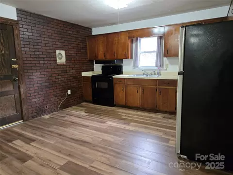 Kitchen - 148 Huffman Rd, Clyde, NC 28721 photo 1 of 2