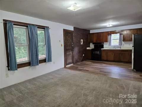 Living - 148 Huffman Rd, Clyde, NC 28721 photo 6 of 13