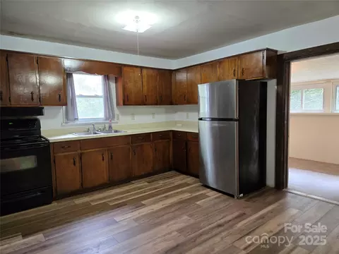 Kitchen - 148 Huffman Rd, Clyde, NC 28721 photo 2 of 2