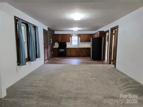 Living - 148 Huffman Rd, Clyde, NC 28721 photo 5 of 13