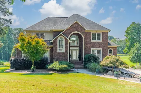 8030 Ravenwood Ln, Stanley, NC 28164