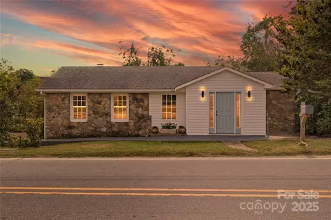 424 Deaverview Rd, Asheville, NC 28806