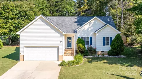 128 Farmdale Dr, Troutman, NC 28166