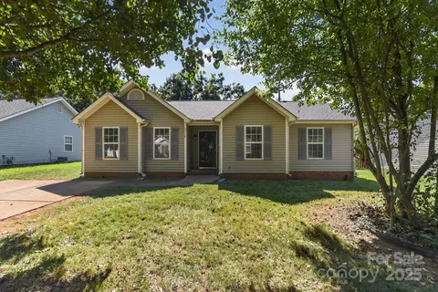 1318 Grass Meadows Ct, Charlotte, NC 28216