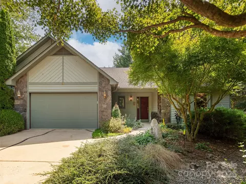 30 Hillcreek Dr, Asheville, NC 28804