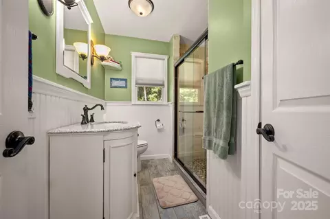 Bath - 1280 Henderson Rd, Tryon, NC 28782 photo 1 of 3