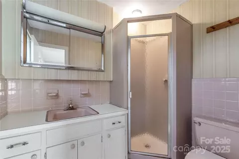 Bath - 601 Laurel Ct, Lancaster, SC 29720 photo 3 of 3