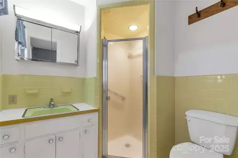 Bath - 601 Laurel Ct, Lancaster, SC 29720 photo 2 of 3