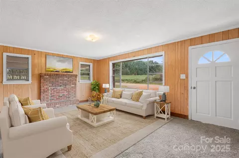 Living - 170 Redmon Rd, Harmony, NC 28634 photo 2 of 3