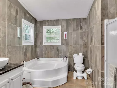 Bath - 359 Vision Rd, Canton, NC 28716 photo 1 of 3
