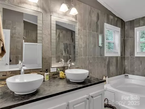 Bath - 359 Vision Rd, Canton, NC 28716 photo 2 of 3
