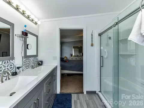 Bath - 1565 Foxbrook Cir, Lancaster, SC 29720 photo 3 of 4