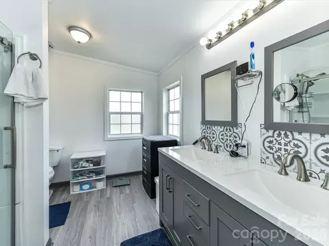 Bath - 1565 Foxbrook Cir, Lancaster, SC 29720 photo 1 of 4