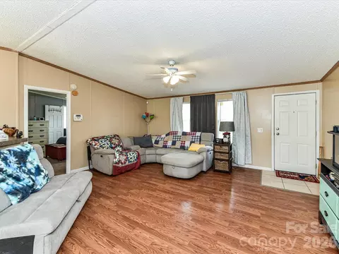 Living - 1565 Foxbrook Cir, Lancaster, SC 29720 photo 2 of 3