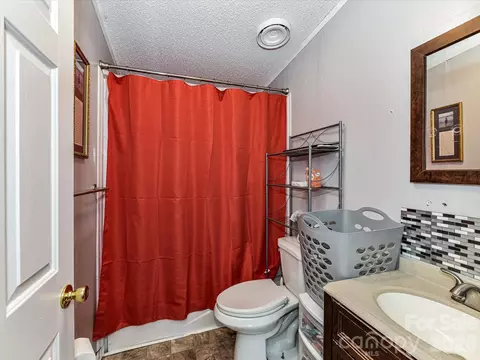 Bath - 1565 Foxbrook Cir, Lancaster, SC 29720 photo 4 of 4