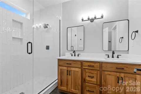 Bath - 160 Tranquility Ln, Harmony, NC 28634 photo 2 of 3