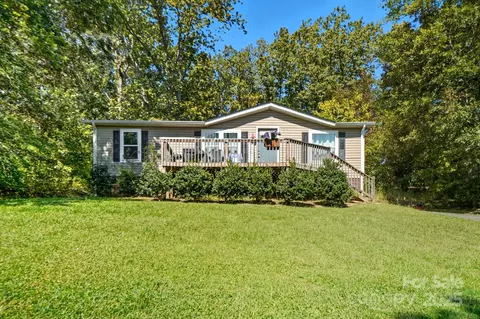5556 Hidden Oaks Dr, Bessemer City, NC 28016