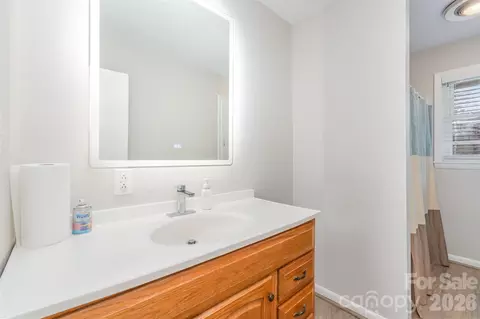 Bath - 2885 Wright Ave, Salisbury, NC 28147 photo 2 of 2