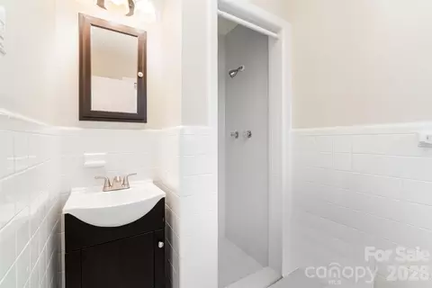 Bath - 2885 Wright Ave, Salisbury, NC 28147 photo 1 of 2
