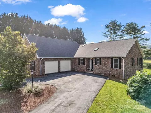 758 Crooked Creek Rd, Hendersonville, NC 28739