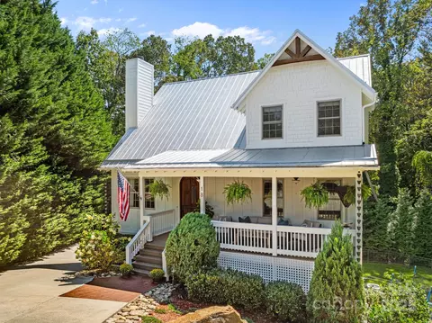 18 Oak Springs Dr, Arden, NC 28704