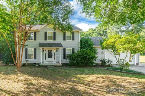 306 Parklake Ct, Pineville, NC 28134