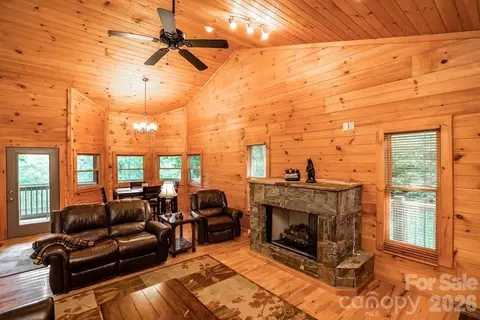 Living - 70 Double Back Ln, Mars Hill, NC 28754 photo 2 of 3