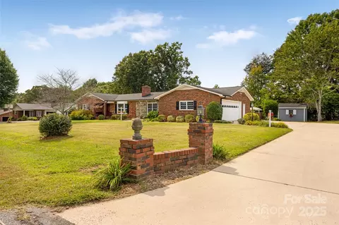 184 Midway Park Ln, Taylorsville, NC 28681